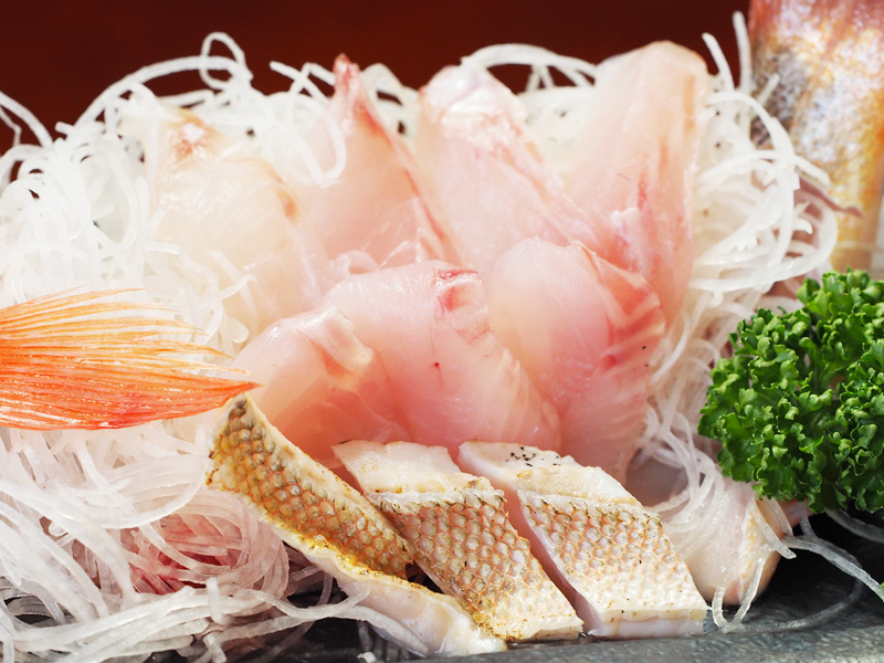 メバルの刺身姿盛り（お頭付き）